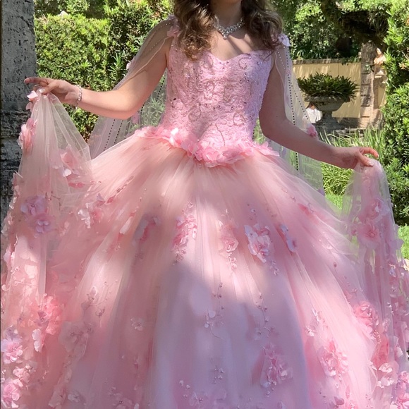 Formal dress - Picture 3 of 5